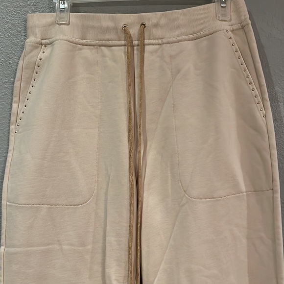 St John high Rise Sweatpants with Rhinestones on pockets NWOT - Picture 5 of 9